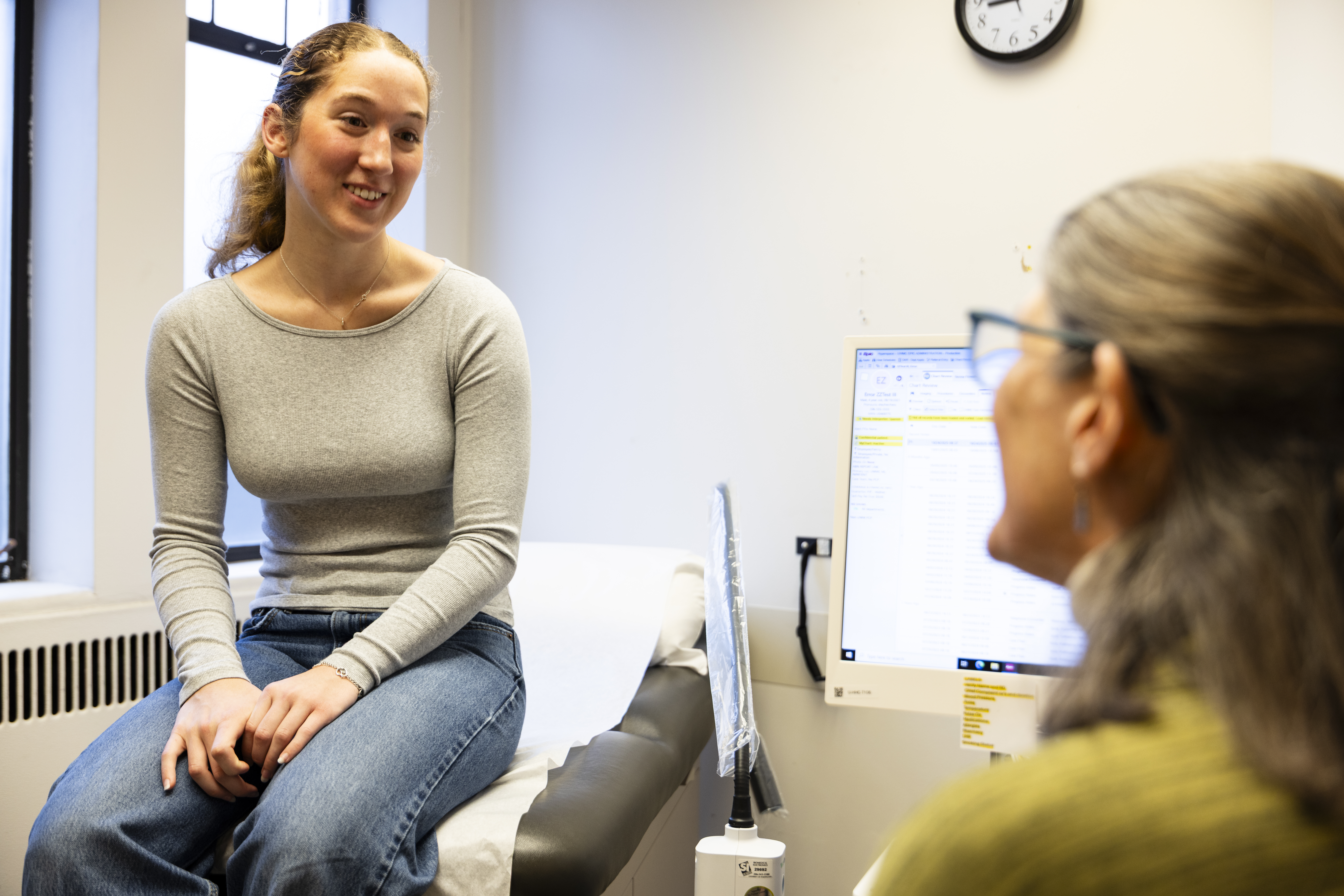 Detection of Early Warning Signals regarding Safety Concerns of Implantable Medical Devices